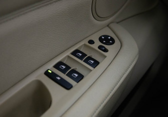 Подержанный автомобиль BMW X5 2013 года (16 фото)