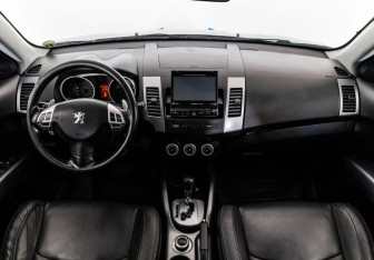 Подержанный автомобиль Peugeot 4007 2008 года (10 фото)