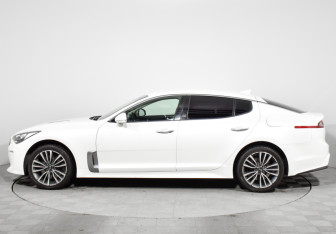 Подержанный автомобиль Kia Stinger 2018 года (8 фото)