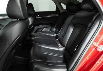 Подержанный автомобиль Kia K5 2022 года (10 фото)
