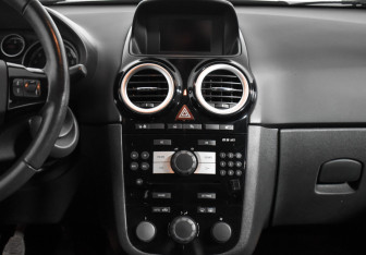 Подержанный автомобиль Opel Corsa 2007 года (13 фото)
