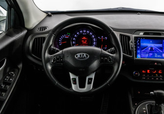 Подержанный автомобиль Kia Sportage 2012 года (11 фото)