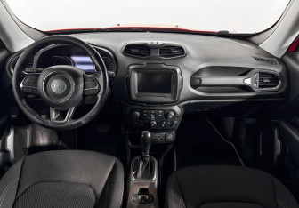 Подержанный автомобиль Jeep Renegade 2019 года (14 фото)
