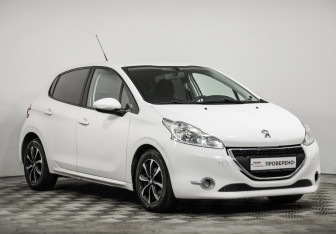 Подержанный автомобиль Peugeot 208 2013 года (3 фото)