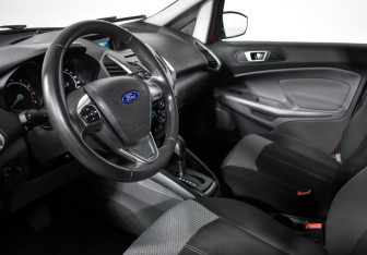 Подержанный автомобиль Ford EcoSport 2015 года (9 фото)