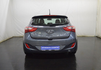 Подержанный автомобиль Hyundai i30 Hatchback 2016 года (6 фото)