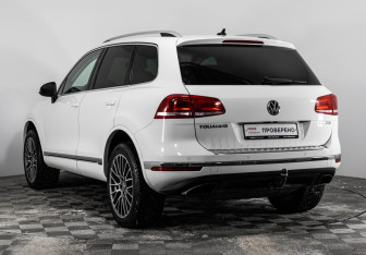 Подержанный автомобиль Volkswagen Touareg 2015 года (7 фото)