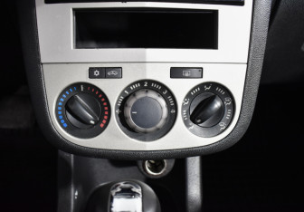 Подержанный автомобиль Opel Corsa 2007 года (14 фото)