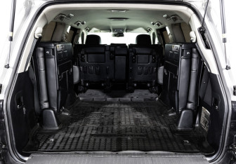 Подержанный автомобиль Toyota Land Cruiser Suv 2012 года (31 фото)