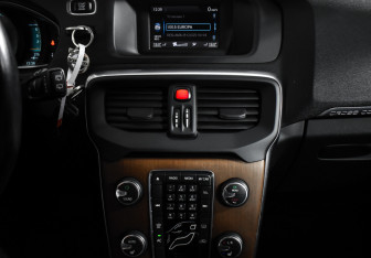 Подержанный автомобиль Volvo V40 Cross Country 2013 года (16 фото)