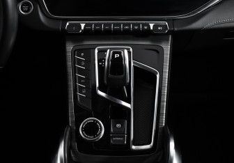 Подержанный автомобиль Geely Atlas Pro 2023 года (17 фото)