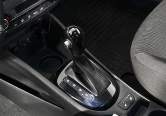 Подержанный автомобиль Kia Rio Sedan 2016 года (11 фото)