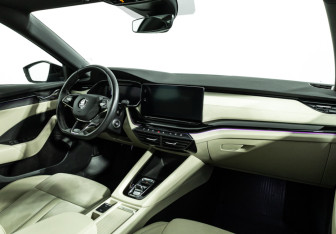 Подержанный автомобиль Skoda Octavia Liftback 2022 года (9 фото)