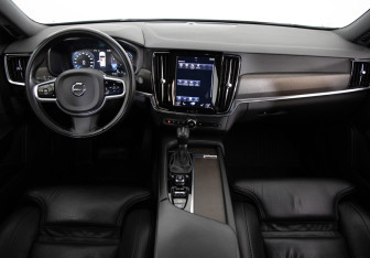 Подержанный автомобиль Volvo V90 Cross Country 2019 года (9 фото)