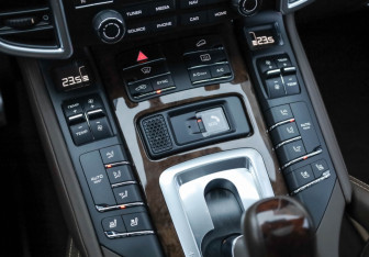 Подержанный автомобиль Porsche Cayenne 2016 года (21 фото)