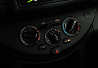 Подержанный автомобиль Nissan Note 2012 года (15 фото)