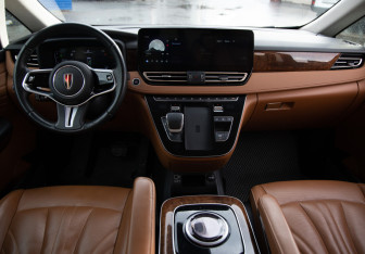 Подержанный автомобиль Hongqi HQ9 2022 года (28 фото)