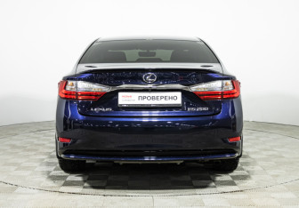 Подержанный автомобиль Lexus ES 2016 года (6 фото)