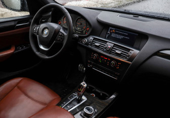 Подержанный автомобиль BMW X3 2012 года (9 фото)