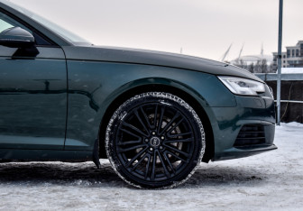 Подержанный автомобиль Audi A4 Sedan 2018 года (9 фото)