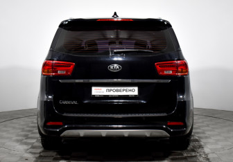Подержанный автомобиль Kia Carnival 2019 года (6 фото)
