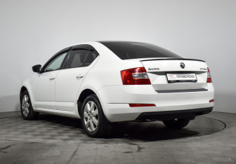 Подержанный автомобиль Skoda Octavia Liftback 2016 года (7 фото)