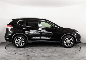 Подержанный автомобиль Nissan X-Trail 2015 года (4 фото)
