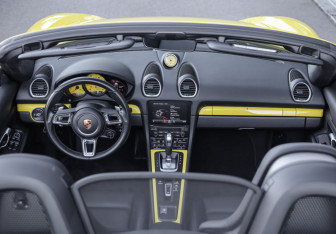 Подержанный автомобиль Porsche Boxster 2020 года (19 фото)