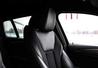 Подержанный автомобиль BMW X4 2018 года (26 фото)