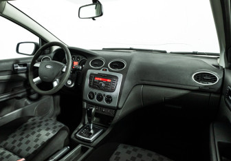 Подержанный автомобиль Ford Focus Hatchback 2007 года (9 фото)