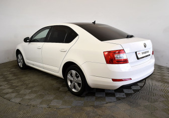 Подержанный автомобиль Skoda Octavia Liftback 2014 года (3 фото)