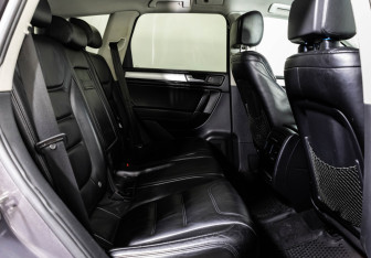 Подержанный автомобиль Volkswagen Touareg 2011 года (21 фото)
