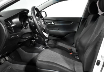 Подержанный автомобиль Kia Rio Hatchback 2018 года (10 фото)