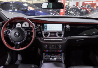 Подержанный автомобиль Rolls-Royce Wraith 2016 года (37 фото)