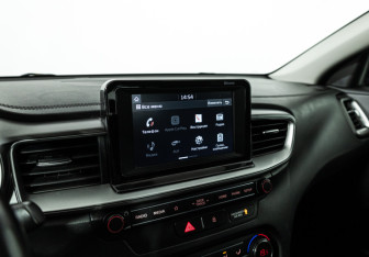 Подержанный автомобиль Kia Ceed Hatchback 2019 года (16 фото)