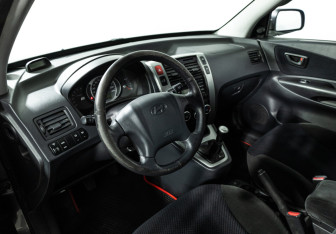Подержанный автомобиль Hyundai Tucson 2008 года (11 фото)