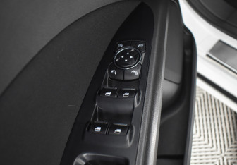 Подержанный автомобиль Ford Mondeo Sedan 2015 года (17 фото)
