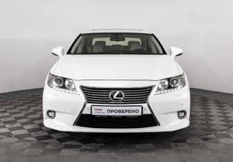 Подержанный автомобиль Lexus ES 2013 года (3 фото)