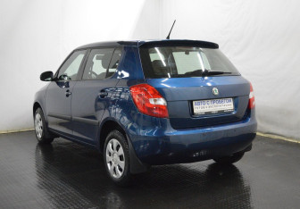 Подержанный автомобиль Skoda Fabia Hatchback 2011 года (7 фото)