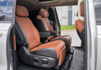Подержанный автомобиль Kia Carnival 2021 года (15 фото)