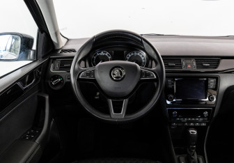 Подержанный автомобиль Skoda Rapid Liftback 2018 года (12 фото)