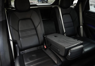 Подержанный автомобиль Porsche Cayenne 2019 года (36 фото)