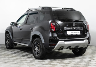 Подержанный автомобиль Renault Duster 2017 года (7 фото)