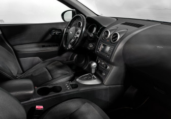 Подержанный автомобиль Nissan Qashqai 2012 года (13 фото)