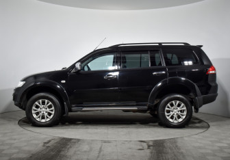 Подержанный автомобиль Mitsubishi Pajero Sport 2014 года (8 фото)