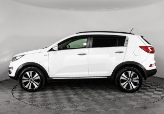 Подержанный автомобиль Kia Sportage 2011 года (8 фото)