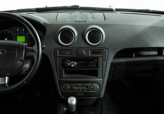 Подержанный автомобиль Ford Fusion 2008 года (14 фото)
