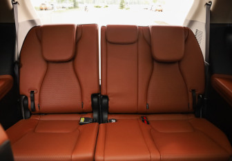 Подержанный автомобиль Kia Carnival 2024 года (37 фото)
