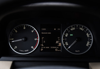 Подержанный автомобиль Land Rover Discovery 2013 года (15 фото)