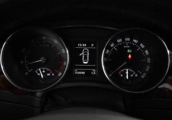 Подержанный автомобиль Skoda Superb Liftback 2011 года (16 фото)